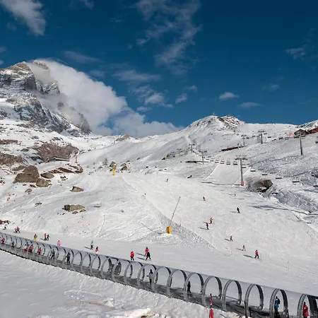 Hellochalet - Horn Peak House - Matterhorn View Balcony Apartment *